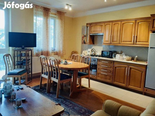 Eladó mediterrán hangulatú kétszobás lakás Balatonfüred központjában