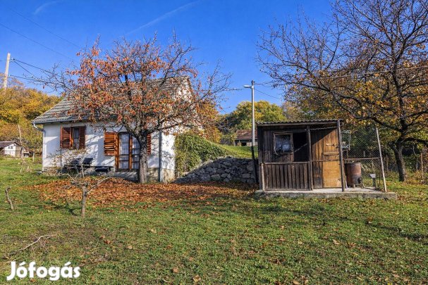 Eladó mesebeli kisház Pécs-Vasason