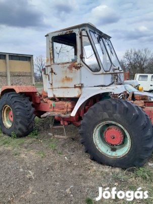 Eladó mezőgazdasági vontató alkatrésznek