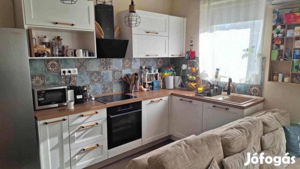 Eladó modern ikerház Pilisjászfalun!