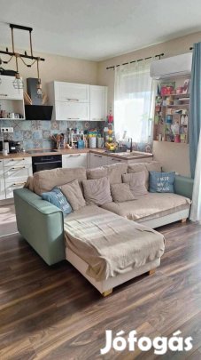 Eladó modern ikerház Pilisjászfalun, a Somlyó Lakóvölgyben