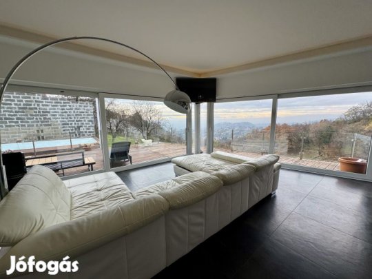 Eladó modern ingatlan Pécsett, Mecsek-oldalon!