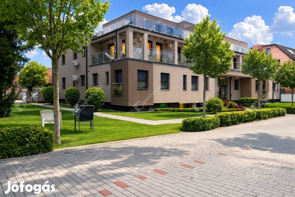 Eladó modern társasházi lakás a belváros közelében