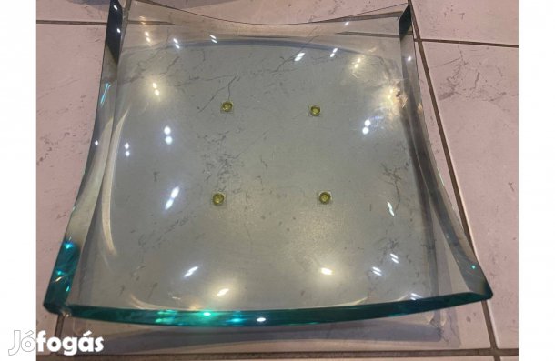 Eladó modern üveg kínáló hibátlan állapotban