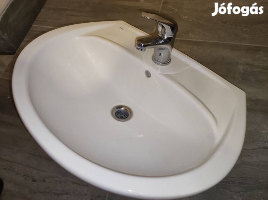 Eladó mosdó Ferro csapteleppel