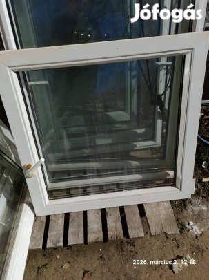 Eladó műanyag ablak 87,5x88 cm