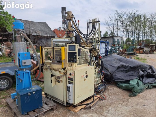 Eladó műanyag fröccsöntőgép fröccsöntő gép adagolóval darálóval