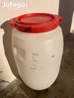 Eladó műanyag hordók