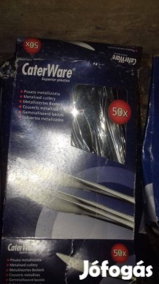 Eladó műanyag kések, villák