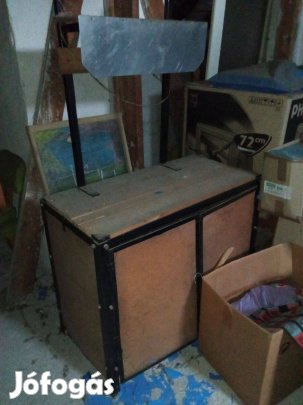 Eladó műhelyi szerszámos szekrény