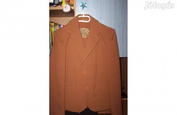 Eladó nadrágkosztüm