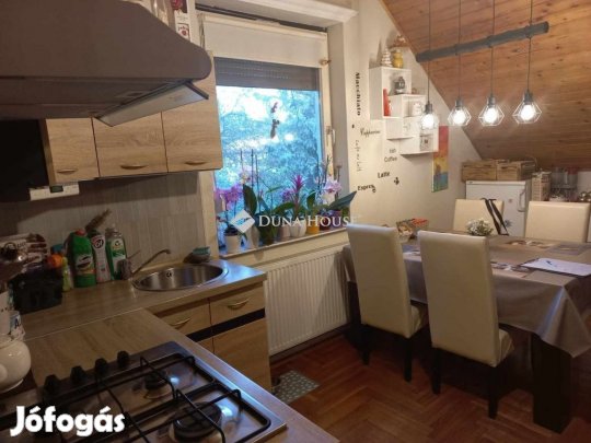 Eladó nagy családi ház Balatonfenyvesen