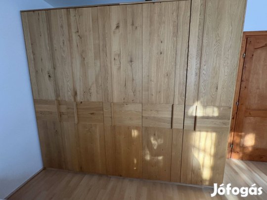 Eladó nagy méretű ruhás szekrény (tölgyfa) 220.000Ft