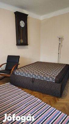 Eladó nagyméretű francia ágy, beépített betéttel