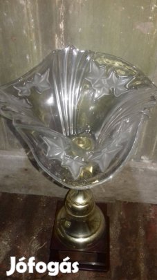 Eladó nagyobb kupa, serleg