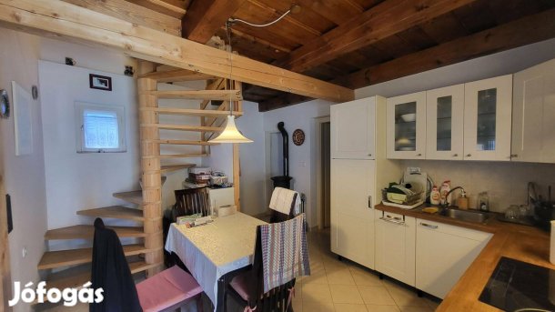 Eladó nagyon jó állapotú családi ház Lesenceistvándon!