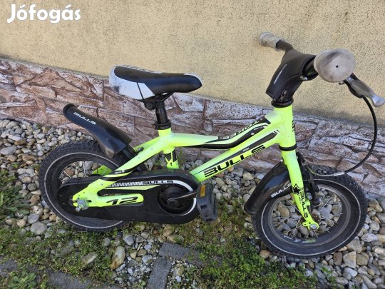 Eladó nagyon szép 12 es méretű,alu vázas bulls gyerek kerékpár!