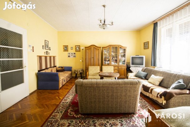 Eladó nagypolgári családi ház Orosháza szívében