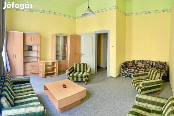 Eladó nagypolgári lakás