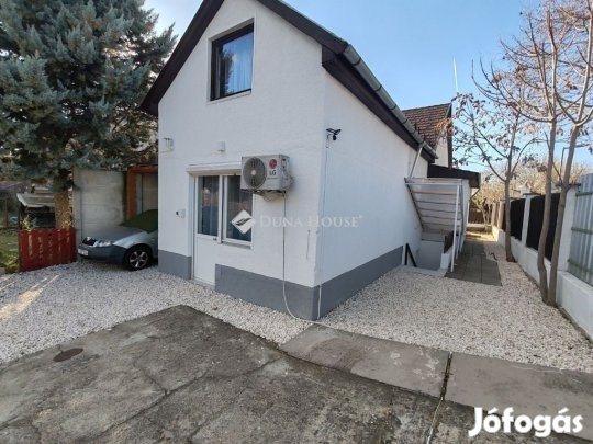 Eladó naooali+4 szoba, felújított, csal. ház, Budapest 13. ker.