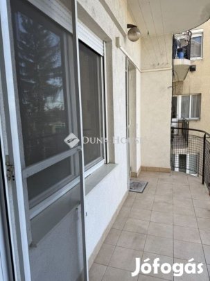 Eladó napfényes, polgári lakás a Szabadság úton