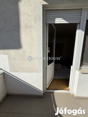 Eladó napfényes, polgári lakás a Szabadság úton