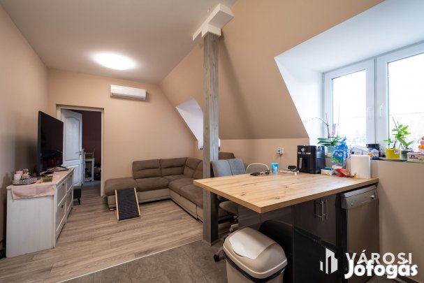 Eladó nappali + 2 háló + 2 autó beállós újszerű lakás Gödön