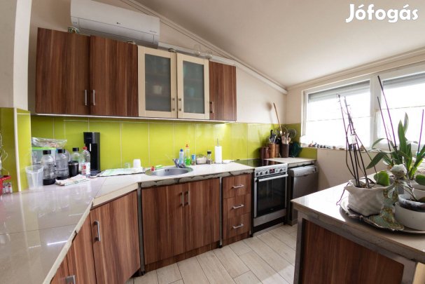 Eladó nappali + 4 szobás ház az Alsóhegyi út közelében!