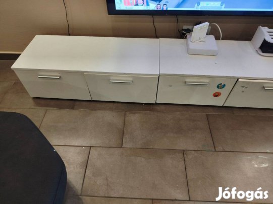 Eladó nappali bútor a tv nélkül