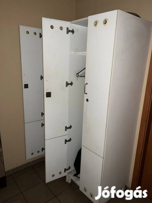 Eladó négy személyes öltöző szekrény