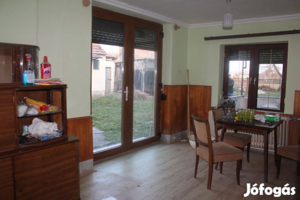Eladó nemesgörzsönyi ház