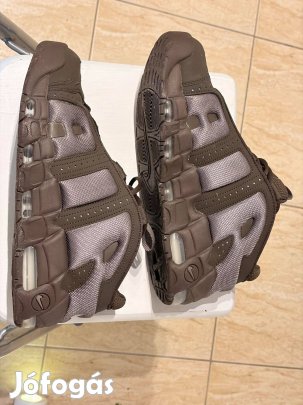 Eladó nike férfi 44 es cipő