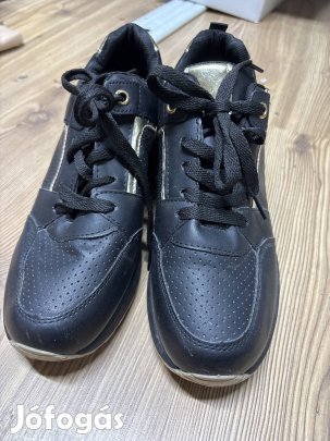 Eladó női 40-es aranyozott fekete cipő! Olcsón