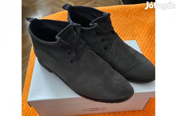 Eladó női, velúr bokacipő