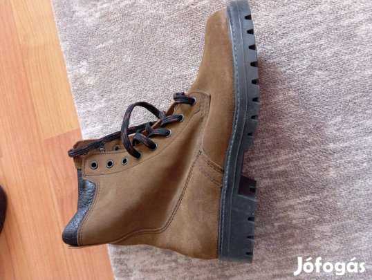 Eladó nöi bakancs