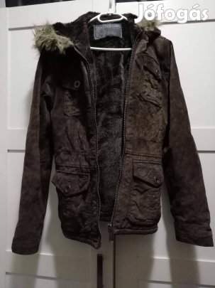 Eladó női bélelt bőrkabát 40-es méretben,kifogástalan állapotban