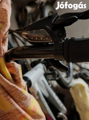 Eladó női kerékpár.