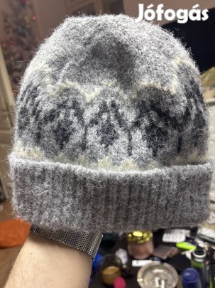 Eladó női sapka! Olcsón