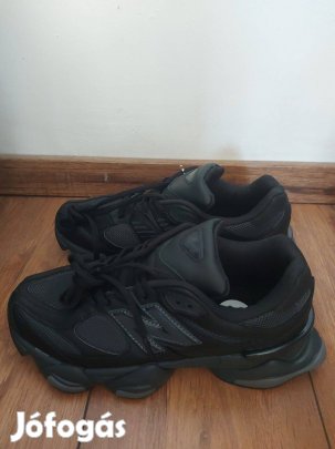 Eladó női sportcipő