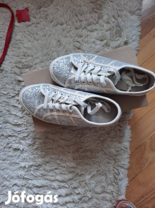 Eladó női vászon cipő 38-as méretben