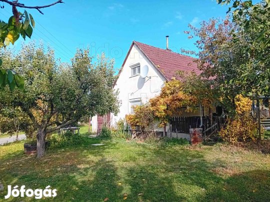 Eladó nyaraló Balatonfüredtől pár perces autóútra, Pécsely hangulatos