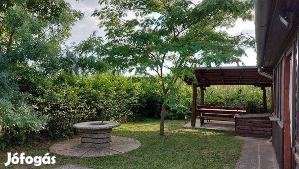 Eladó nyaraló a Kadarcsi tónál