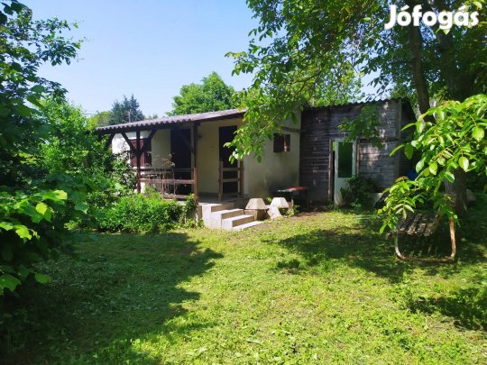 Eladó nyaraló a dányi tónál