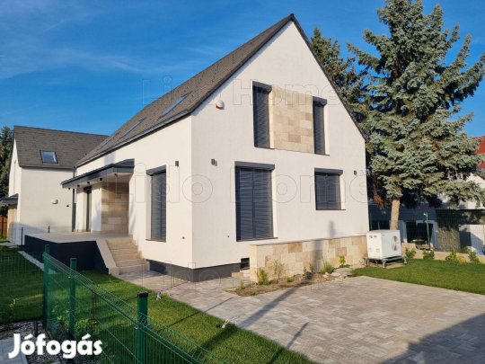Eladó okosotthon rendszerrel felszerelt családi ház