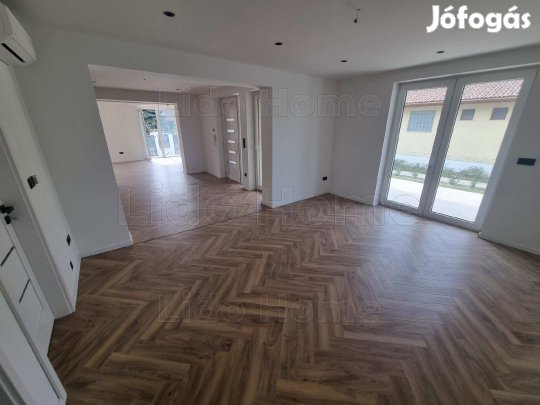 Eladó okosotthon rendszerrel felszerelt családi ház