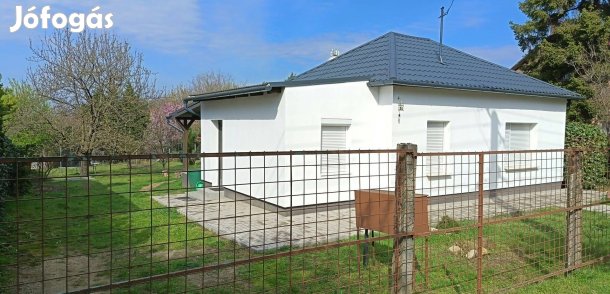 Eladó önálló, felújított családi ház Kerepesen