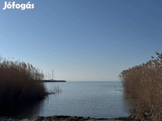 Eladó önálló nyaraló Balatonkenese Alsóréti Üdülőtelepen!