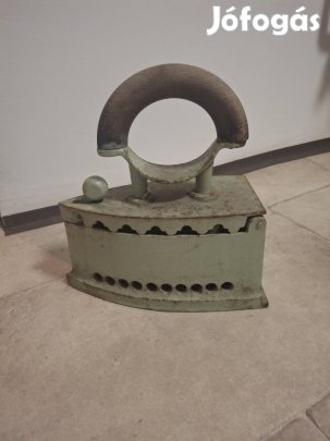 Eladó öntött vas vasaló 