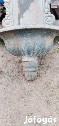 Eladó öntöttvas falikút