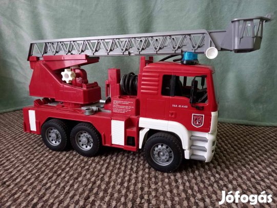 Eladó óriás tűzoltóautó